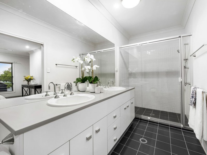 61 Mossvale Drive, Wakerley QLD 4154