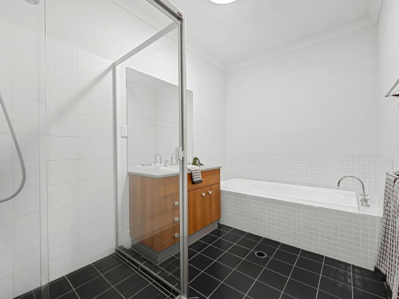 61 Mossvale Drive, Wakerley QLD 4154