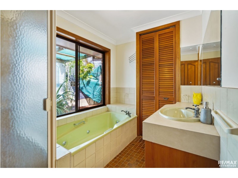 23 Hardwick St, Wynnum West QLD 4178