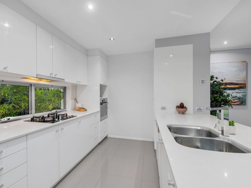 8 Habitat Drive, Wakerley QLD 4154