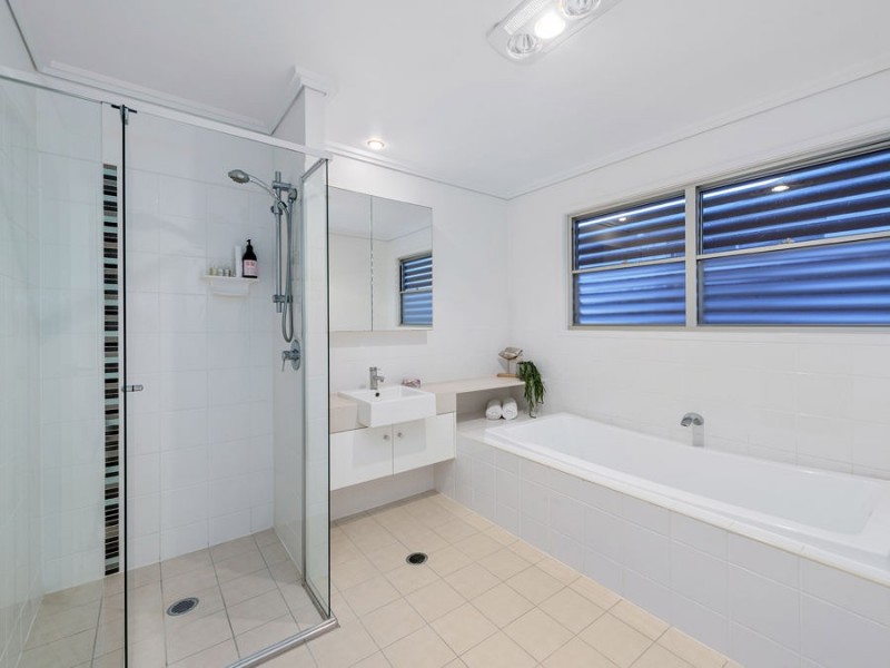 8 Habitat Drive, Wakerley QLD 4154