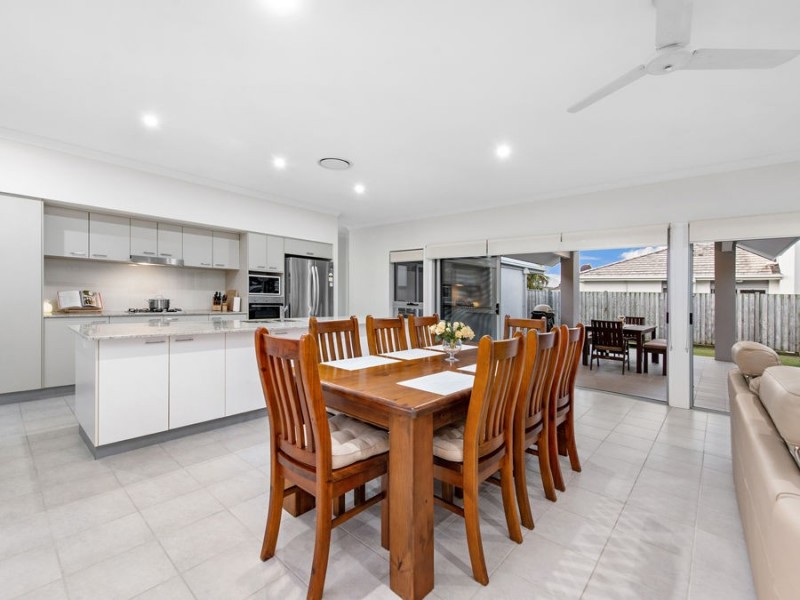 16 Macquarie Street, Wakerley QLD 4154