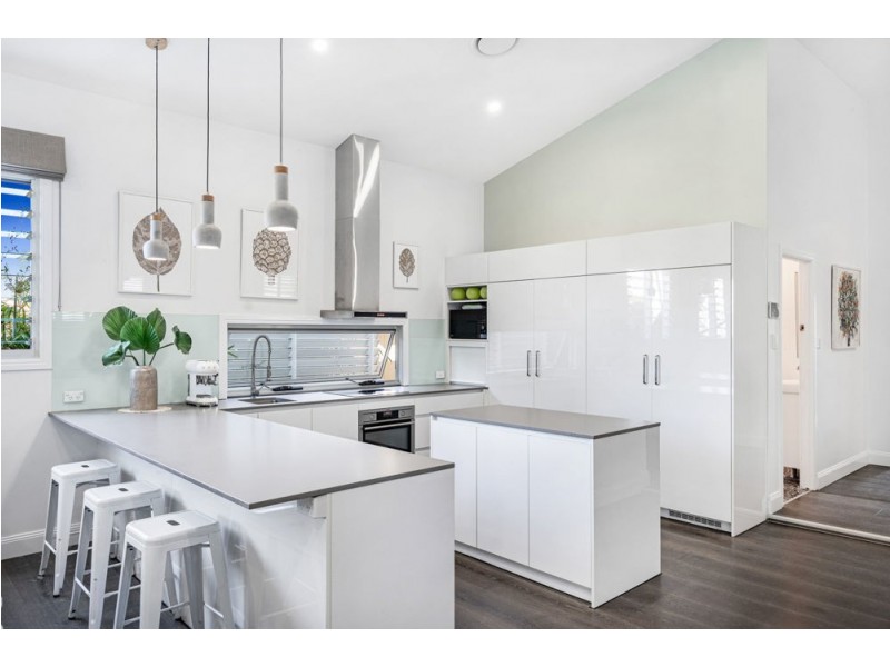 93 Pine Street, Wynnum QLD 4178