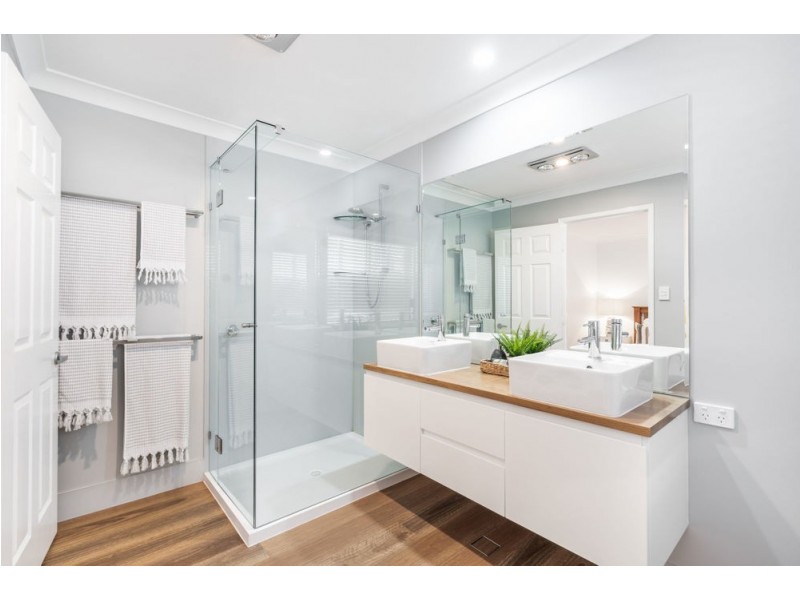 35 Madgwick Street, Wynnum QLD 4178