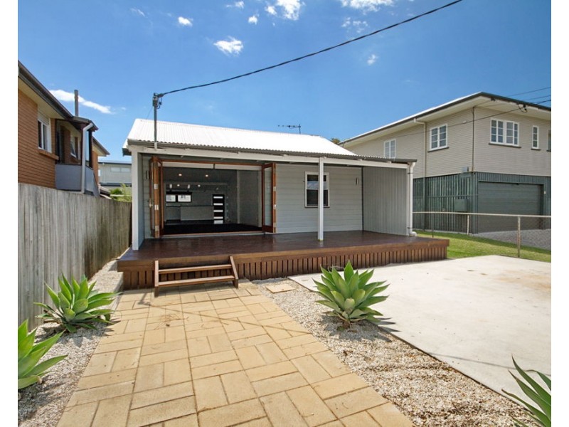 871 Esplanade, Lota QLD 4179