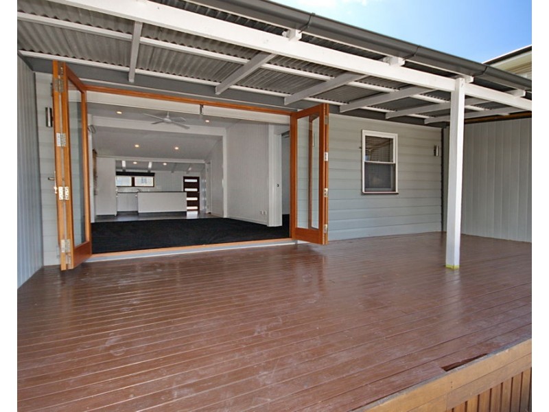 871 Esplanade, Lota QLD 4179