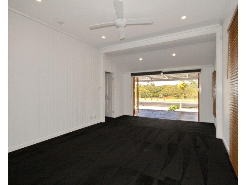 871 Esplanade, Lota QLD 4179