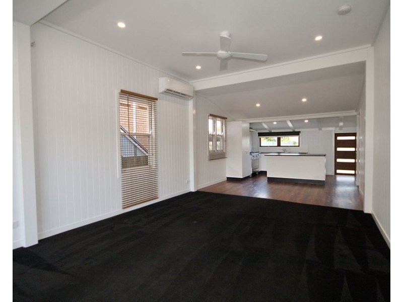 871 Esplanade, Lota QLD 4179