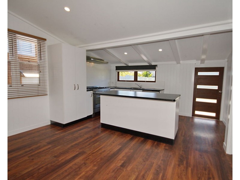 871 Esplanade, Lota QLD 4179