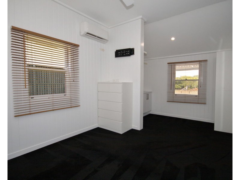 871 Esplanade, Lota QLD 4179