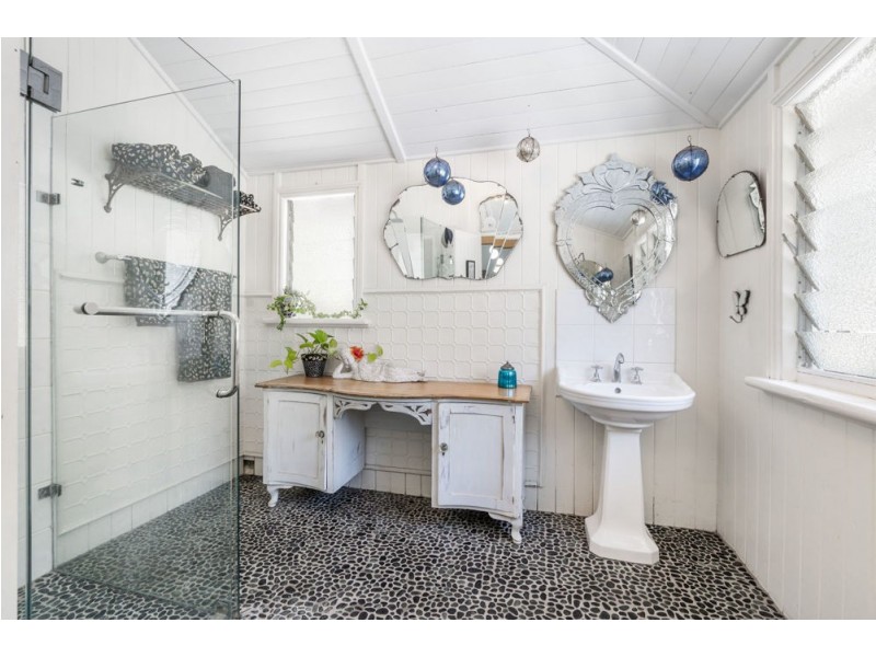 12 Johnston Street, Wynnum QLD 4178