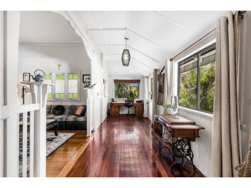 12 Johnston Street, Wynnum QLD 4178