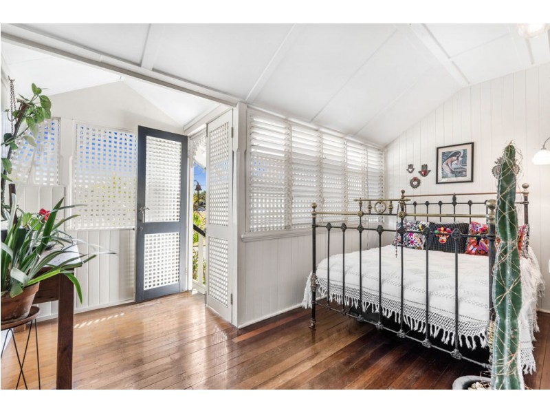 12 Johnston Street, Wynnum QLD 4178