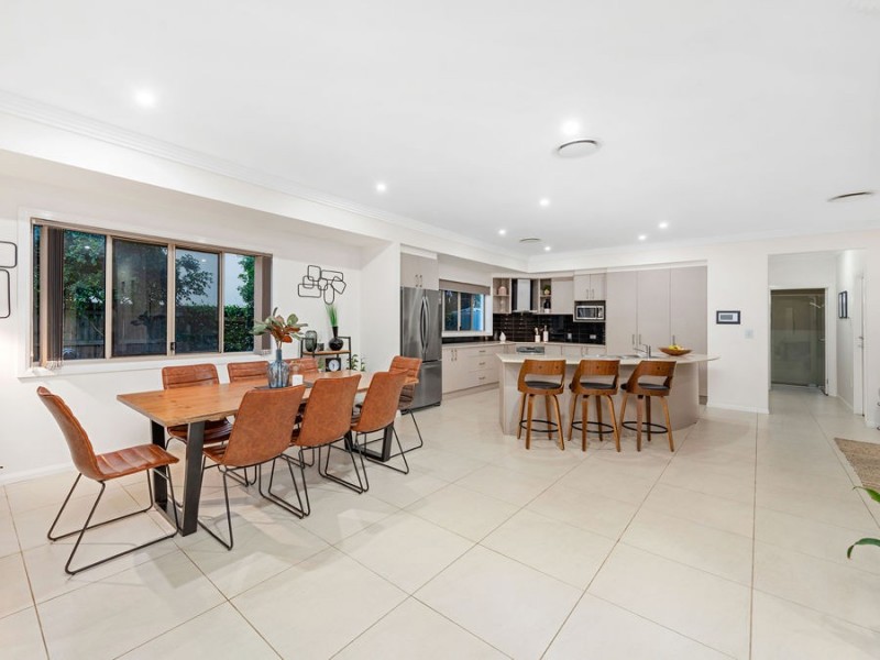 1 Ashburton Street, Wakerley QLD 4154