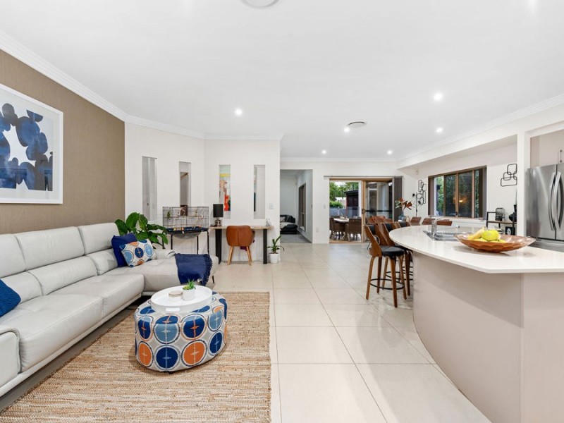 1 Ashburton Street, Wakerley QLD 4154