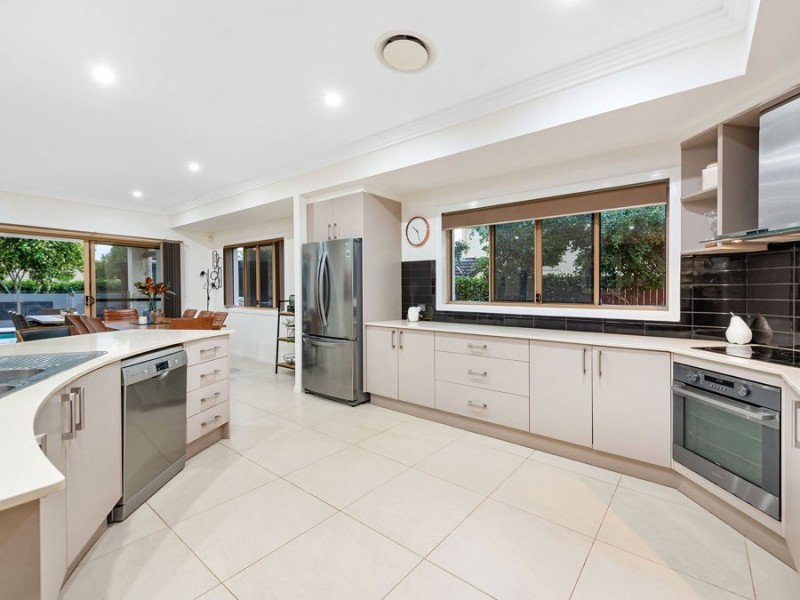 1 Ashburton Street, Wakerley QLD 4154
