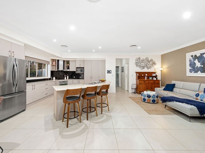 1 Ashburton Street, Wakerley QLD 4154