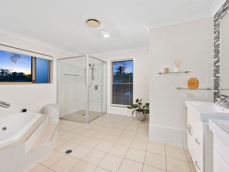 1 Ashburton Street, Wakerley QLD 4154