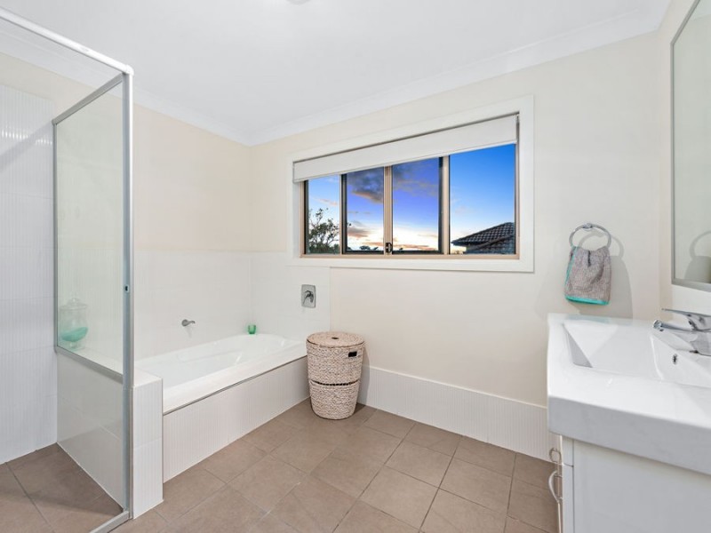 1 Ashburton Street, Wakerley QLD 4154
