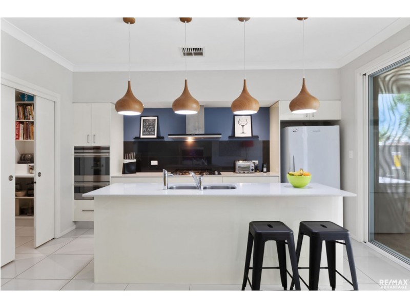 8 Moreton Avenue, Wynnum QLD 4178