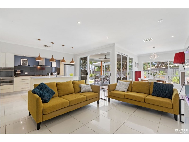 8 Moreton Avenue, Wynnum QLD 4178