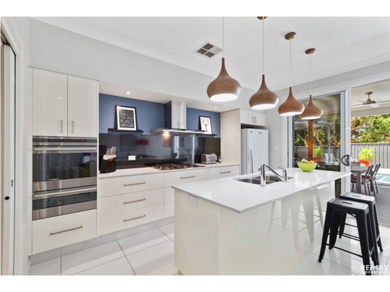 8 Moreton Avenue, Wynnum QLD 4178