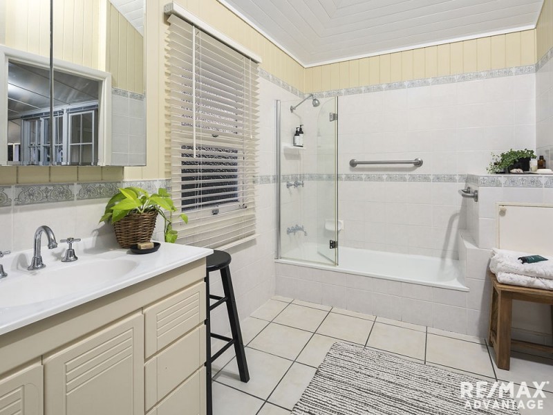 135 Carlton Terrace, Manly QLD 4179