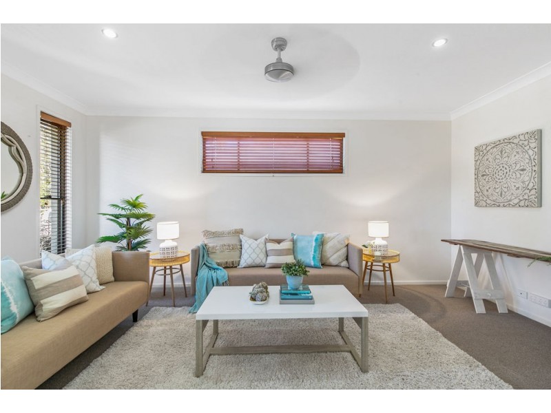 27 Schooner Circuit, Manly West QLD 4179