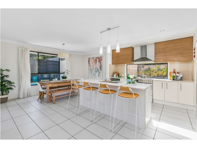 27 Schooner Circuit, Manly West QLD 4179