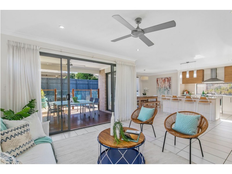 27 Schooner Circuit, Manly West QLD 4179