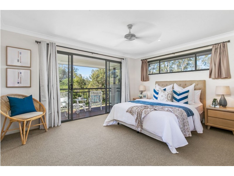 27 Schooner Circuit, Manly West QLD 4179