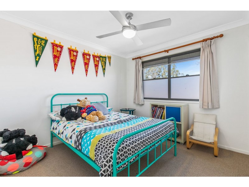 27 Schooner Circuit, Manly West QLD 4179
