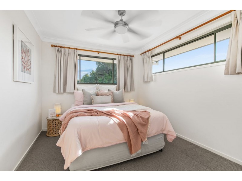 27 Schooner Circuit, Manly West QLD 4179