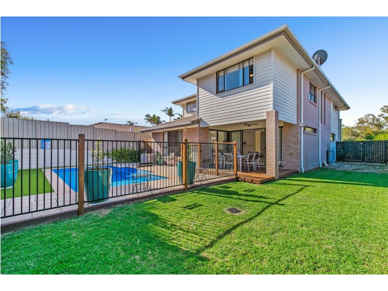 27 Schooner Circuit, Manly West QLD 4179