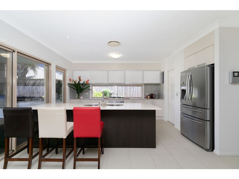 52 Red Gum Crescent, Wakerley QLD 4154