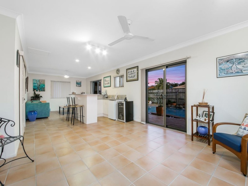 1 Leith Court, Wynnum West QLD 4178
