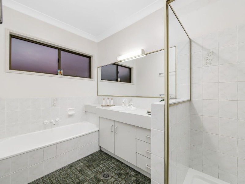 1 Leith Court, Wynnum West QLD 4178