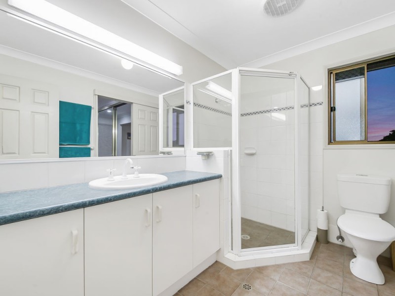 1 Leith Court, Wynnum West QLD 4178