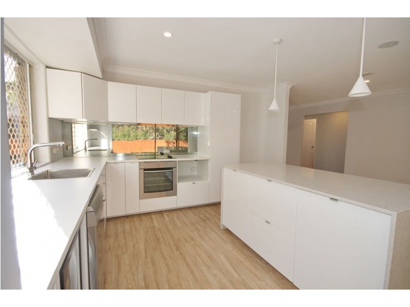 28 Matthews Way, Wakerley QLD 4154