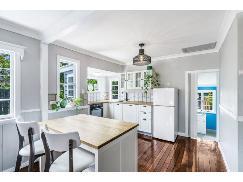 32 Haig Street, Wynnum West QLD 4178