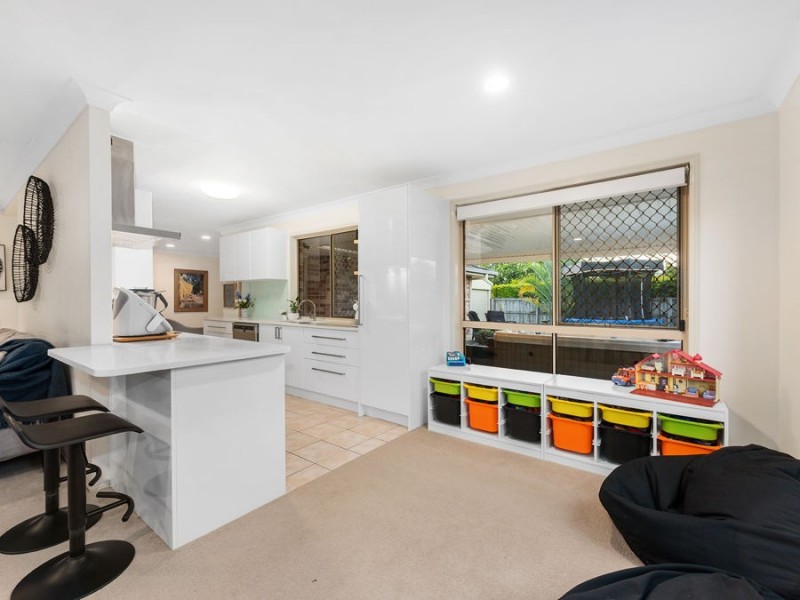 8 Ransom Place, Wakerley QLD 4154