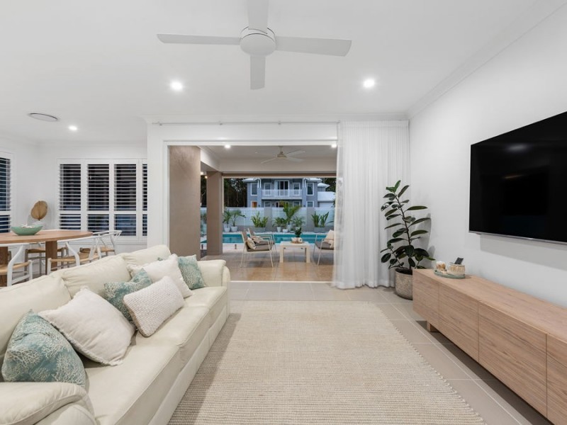 15 Harrogate Place, Gumdale QLD 4154