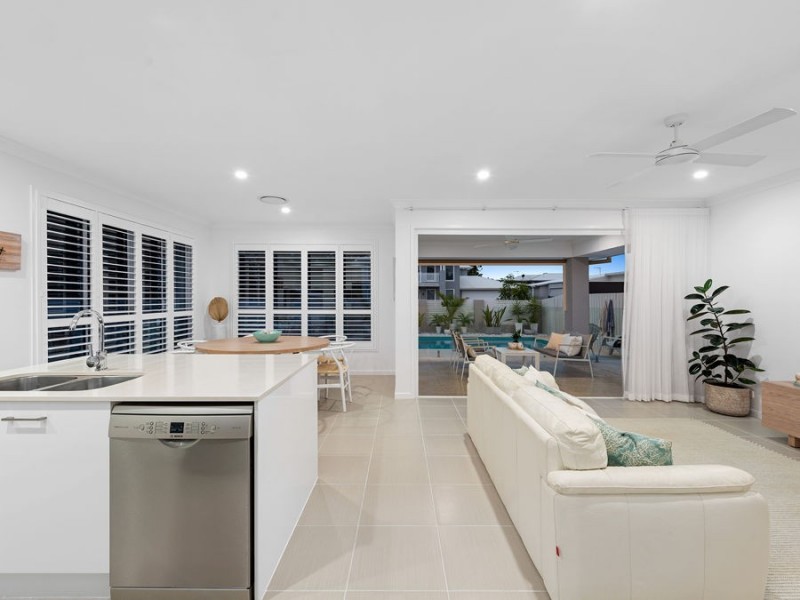 15 Harrogate Place, Gumdale QLD 4154