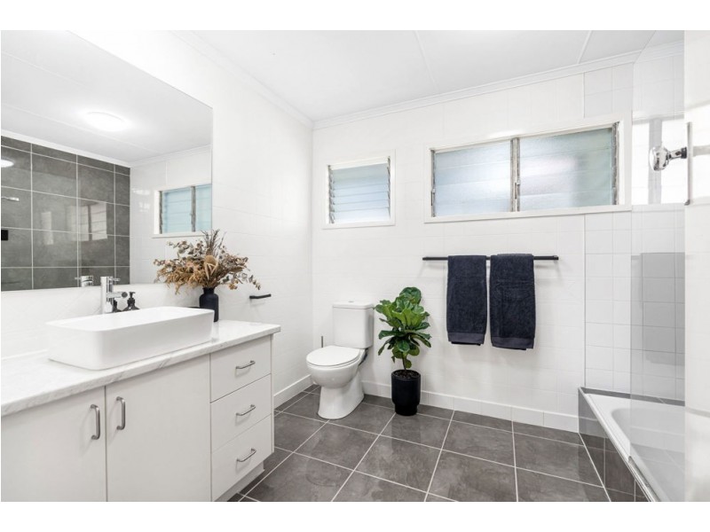 86 Roseneath Parade, Wynnum West QLD 4178