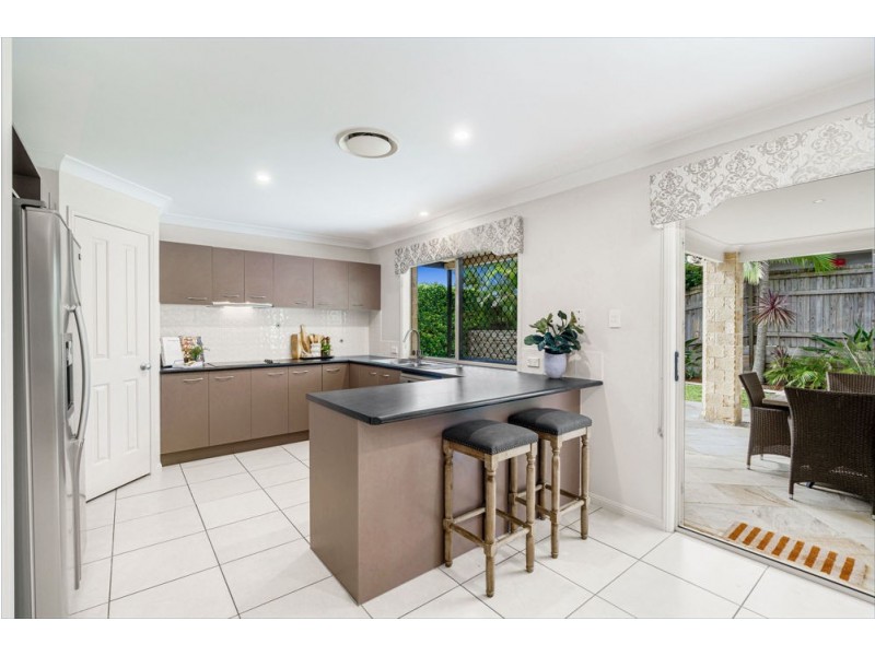 2 Gabrielle Place, Manly West QLD 4179