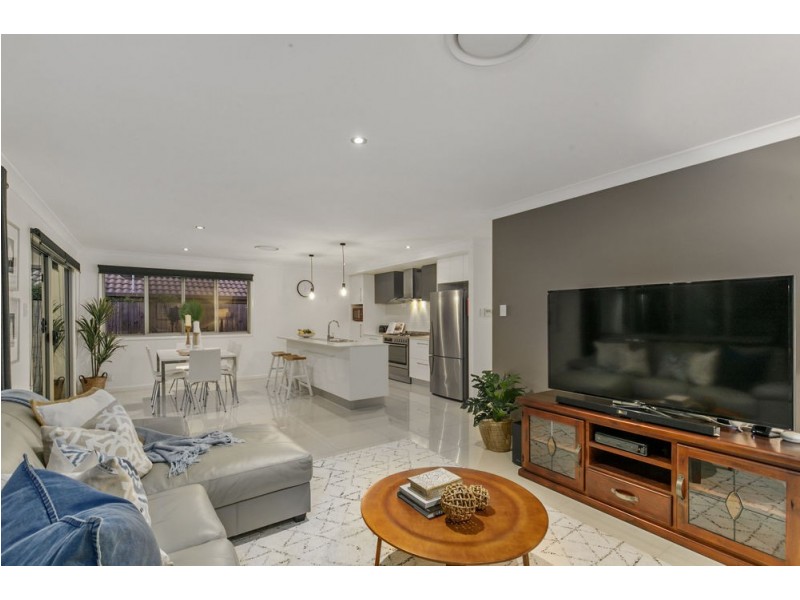 47 Schooner Circuit, Manly West QLD 4179