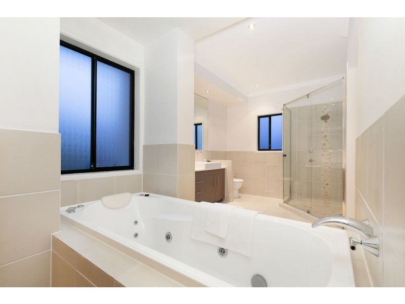 29 Warren Street, Wakerley QLD 4154