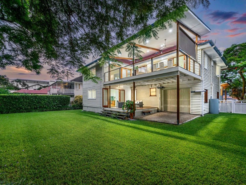 24 Latimer Street, Holland Park QLD 4121