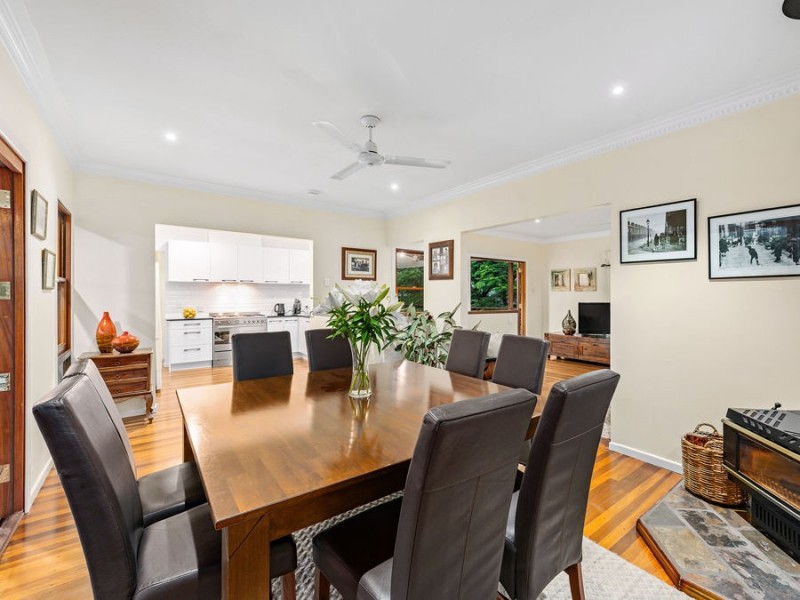 24 Latimer Street, Holland Park QLD 4121