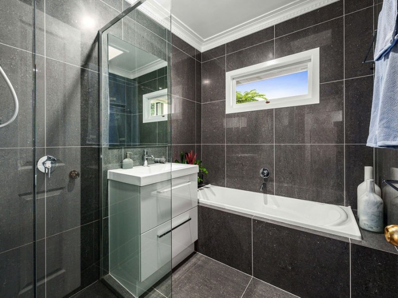 24 Latimer Street, Holland Park QLD 4121